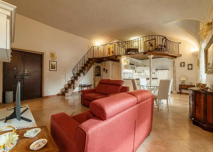 Guesthost - Palazzo Altieri Elegant Appartement Rome