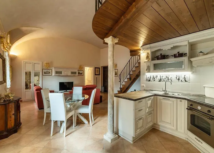 Guesthost - Palazzo Altieri Elegant Appartement Rome